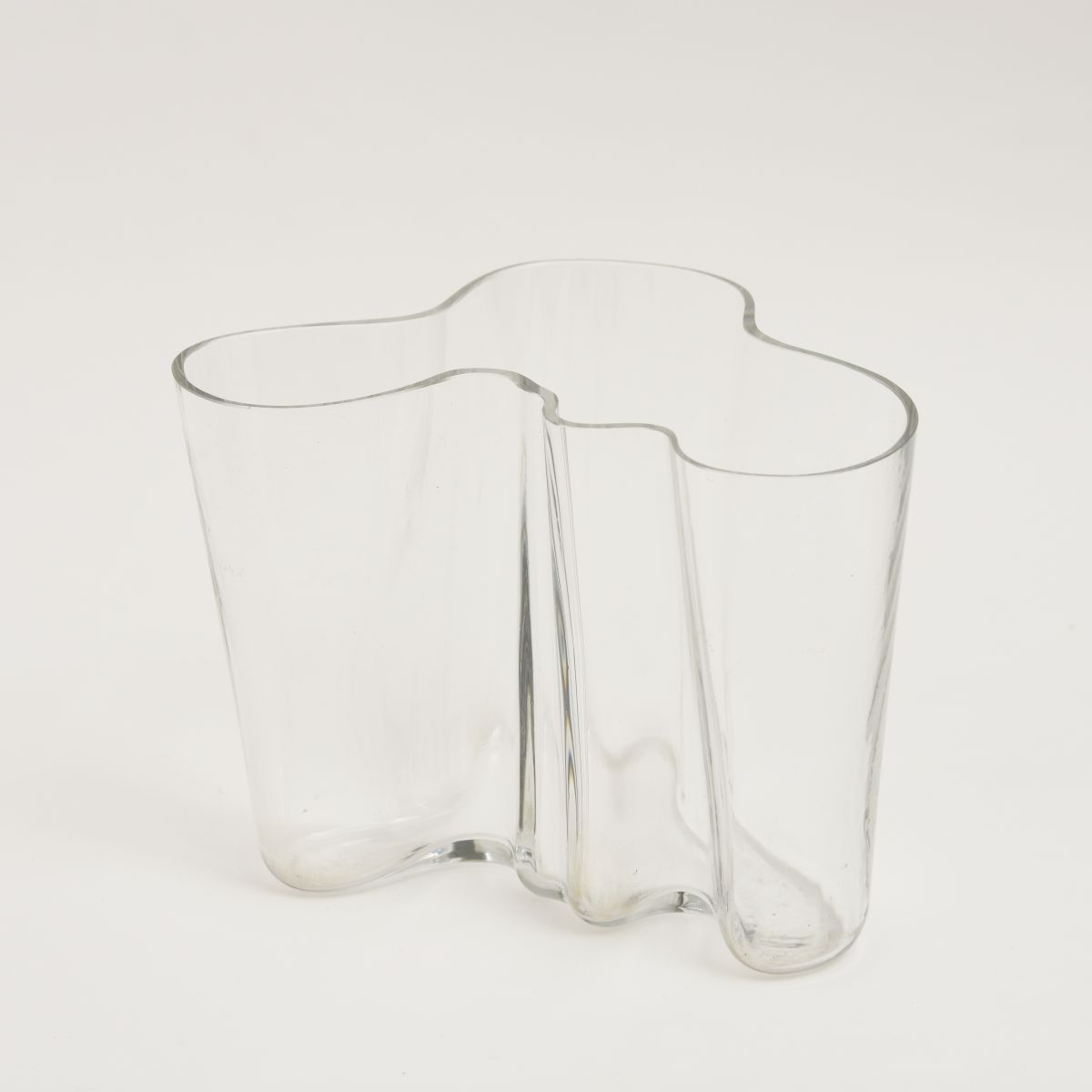 Aalto-Alvar-Savoy-Vase-Clear-16cm