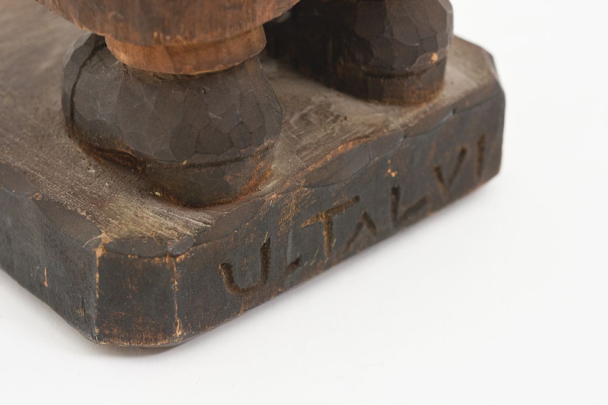 Talvi-U-Woodedn-Sculpture-Gentle-Men_detail5