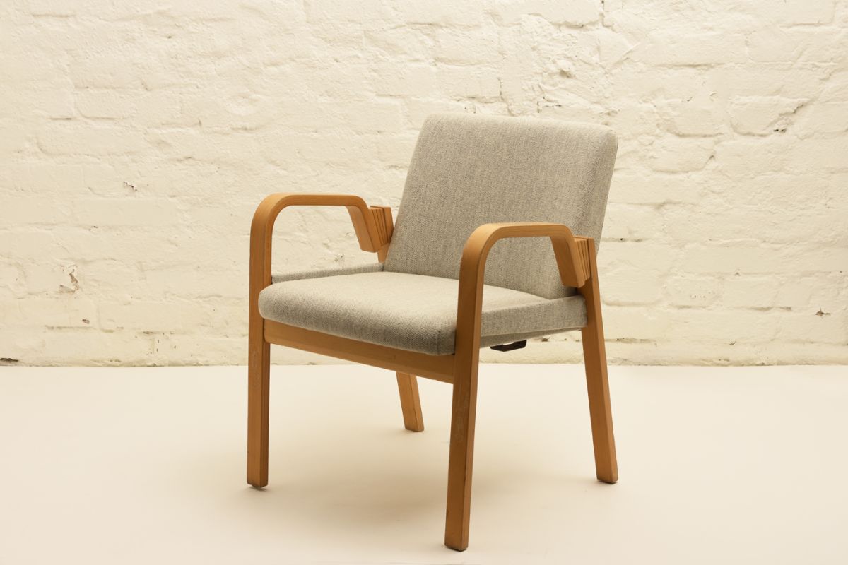 Aalto-Alvar_Finladia-Hall-Chair