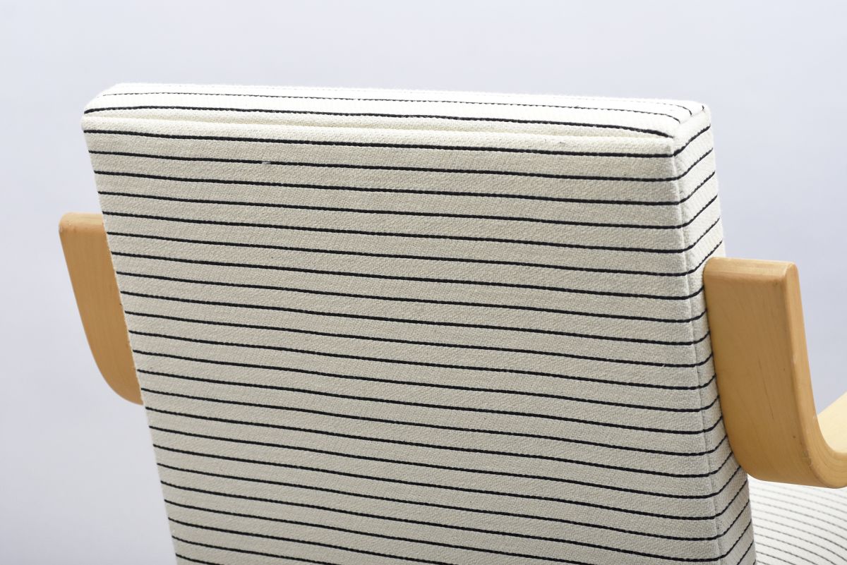 Aalto Alvar armchair 402 stripes 02