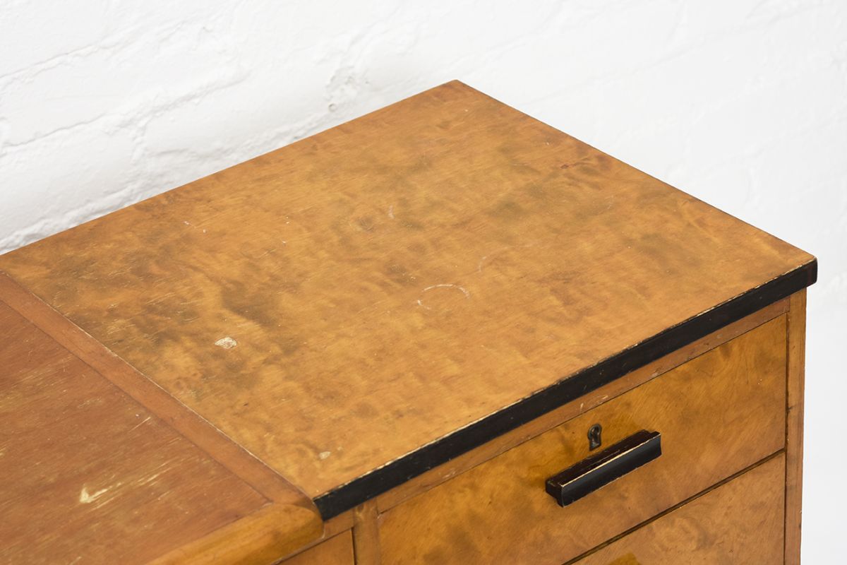 Anonymous-Vanity-Desk-with-Foldable-Mirror_detail2