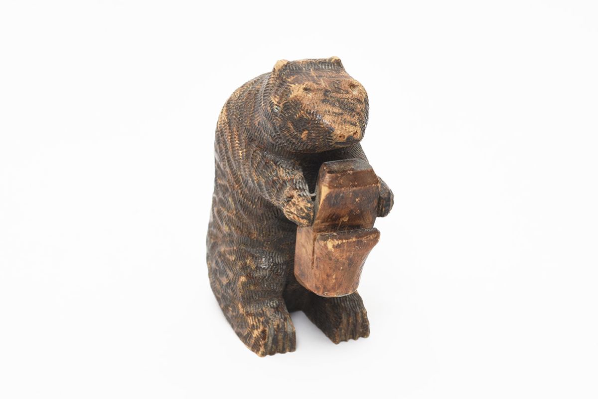 Folky-Wooden-Bear-details1