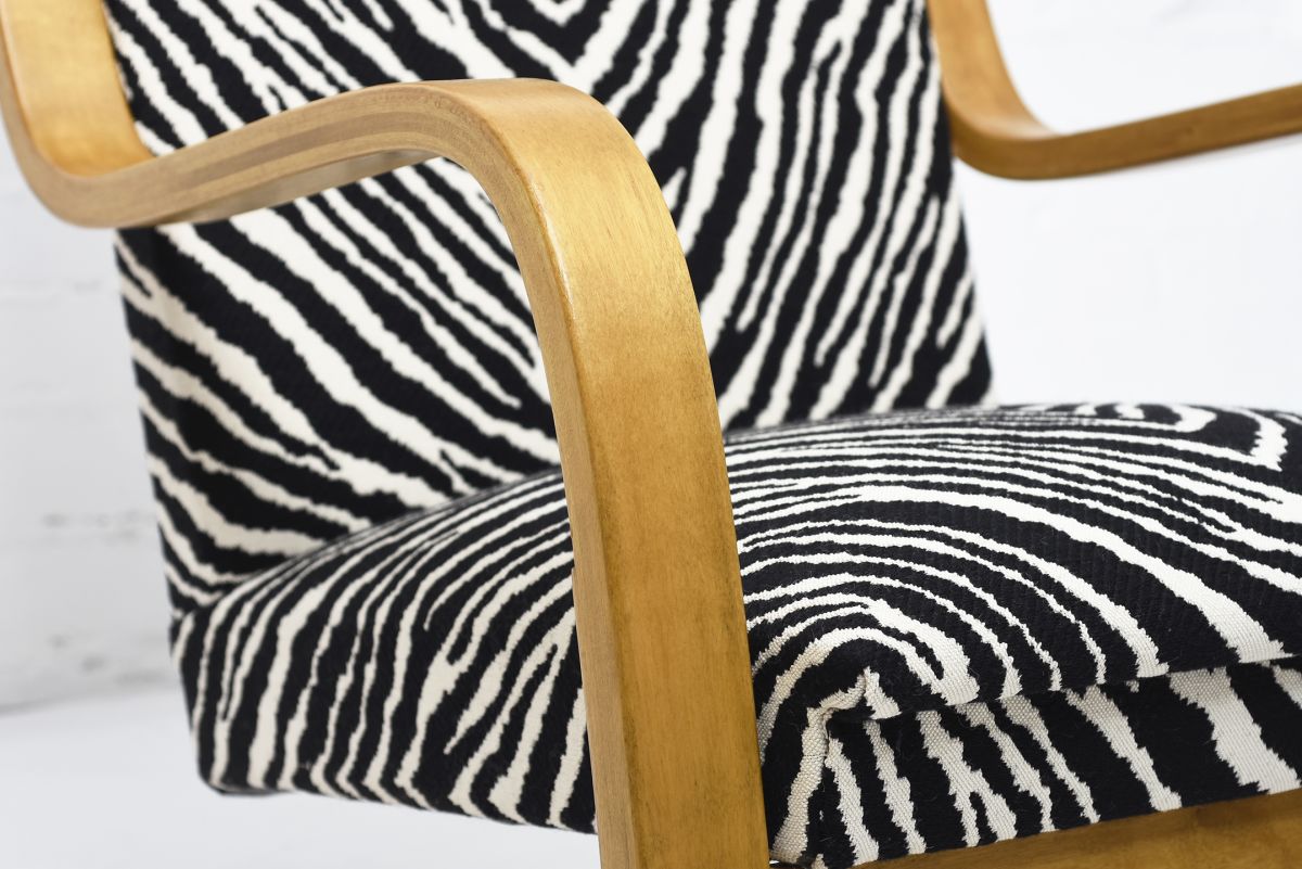 Aalto Alvar Armchair 401 zebra no ear 09