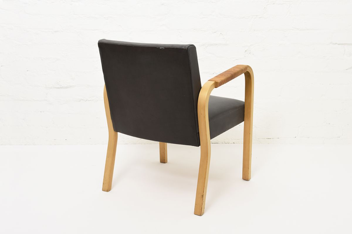 Aalto-Alvar-Armchar46-Gray-Leather_back