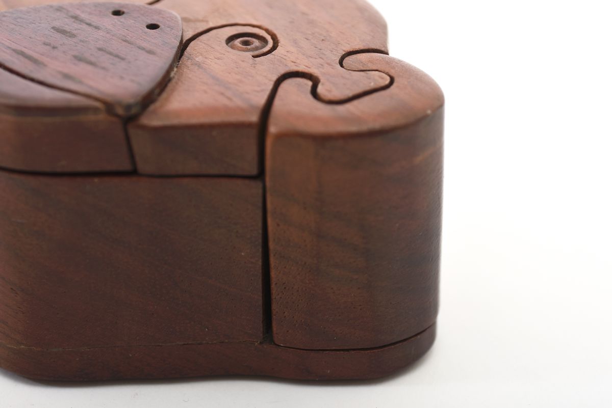 Anonymous puzzle monkey container 03