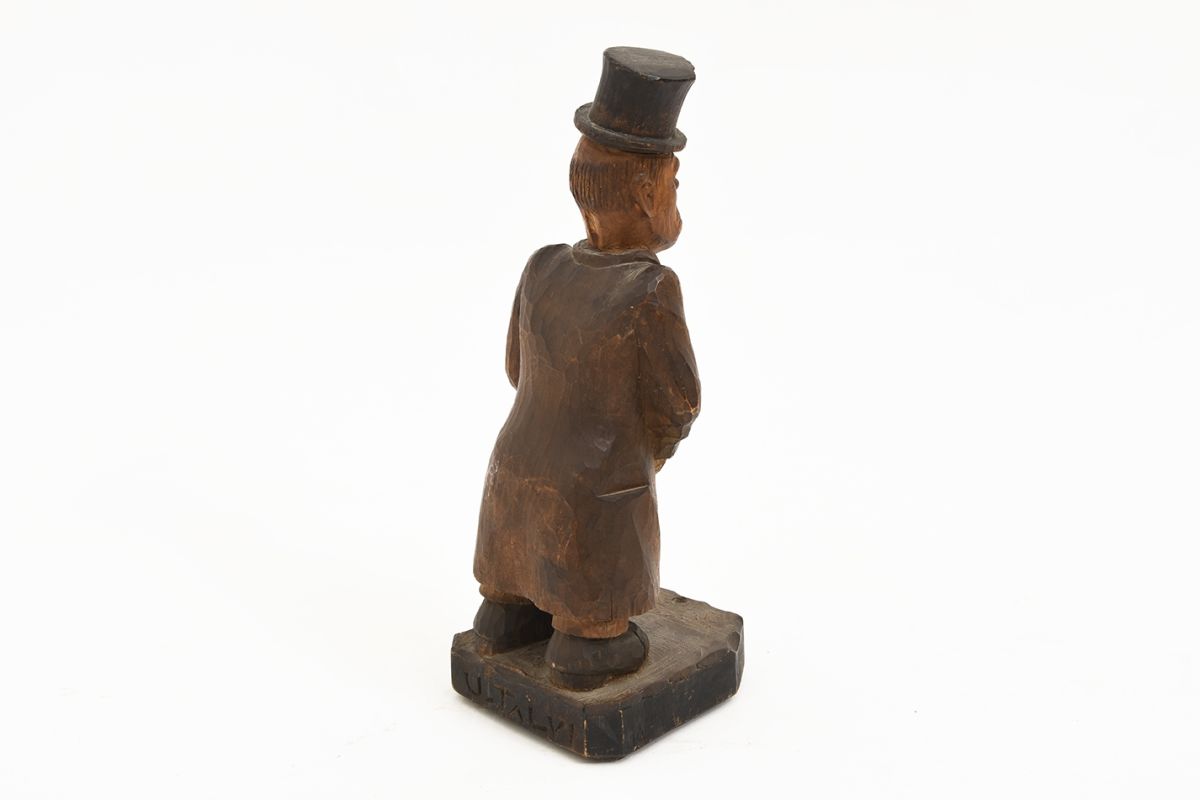 Talvi-U-Woodedn-Sculpture-Gentle-Men_detail1