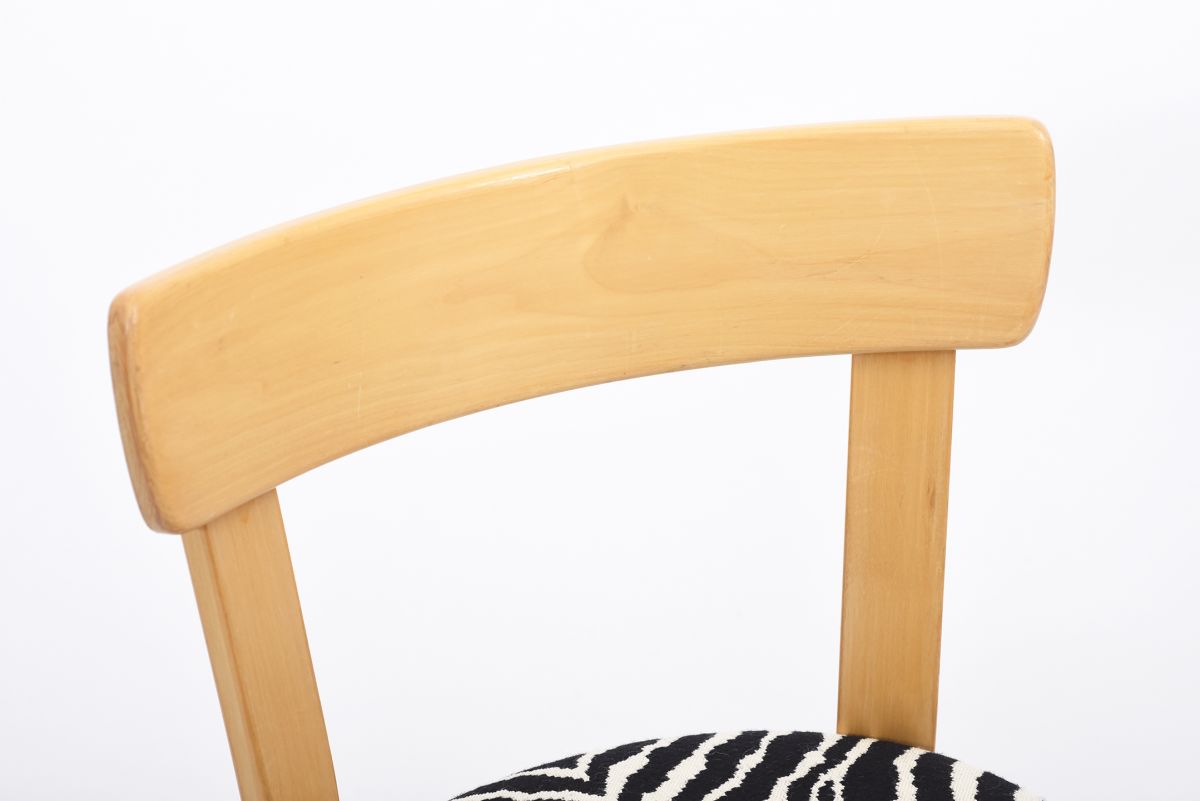Aalto Alvar Chair 69 with zebra set 01