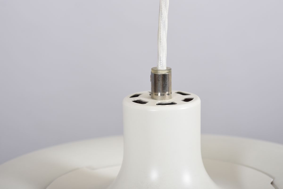 Poul Henningsen PH 5 lamp white violet 01
