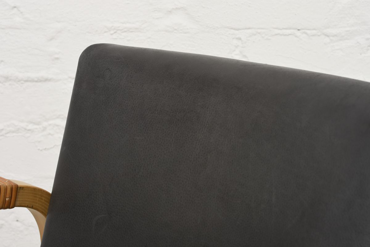 Aalto-Alvar-Armchar46-Gray-Leather_detail1