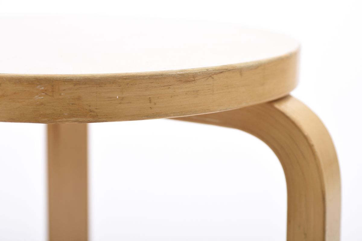 Aalto Alvar stool 60 white linoleum 01