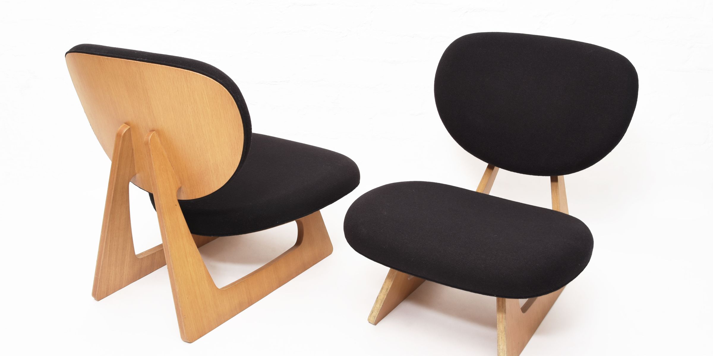 Artek - Pair of Low Lounge Chairs by Sakakura Junzō Artek - Pair of Low Lounge Chairs by Sakakura Junzō