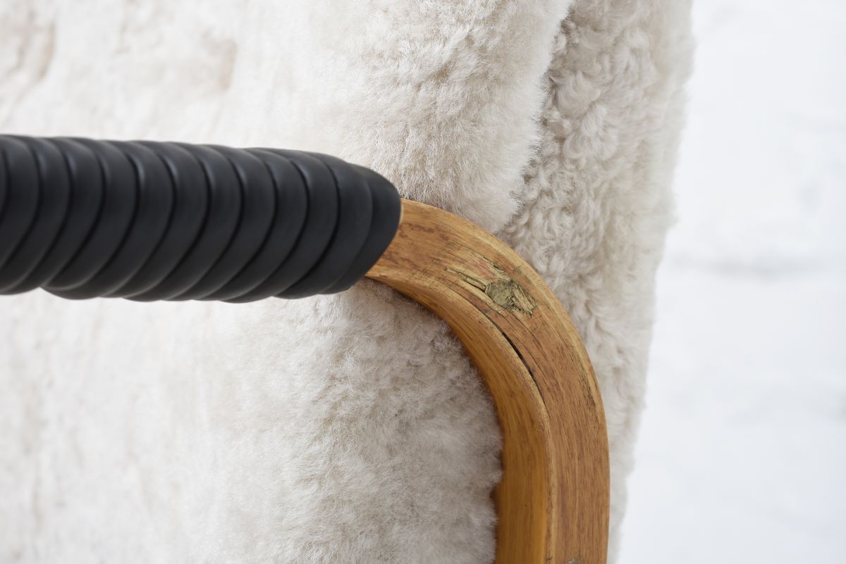 Aalto Alvar Armchair 47 sheepskin black armrest 05