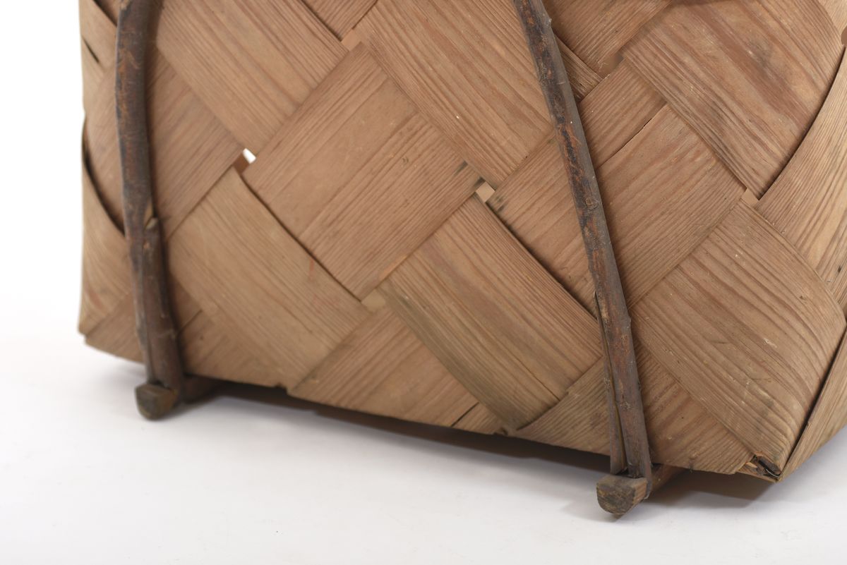 Anonymous Large finnish wooden basket 02