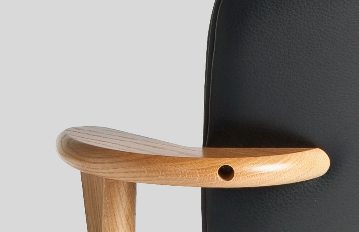 Domus-Chair-Black-Leather-Upholstery_Teaser_Image