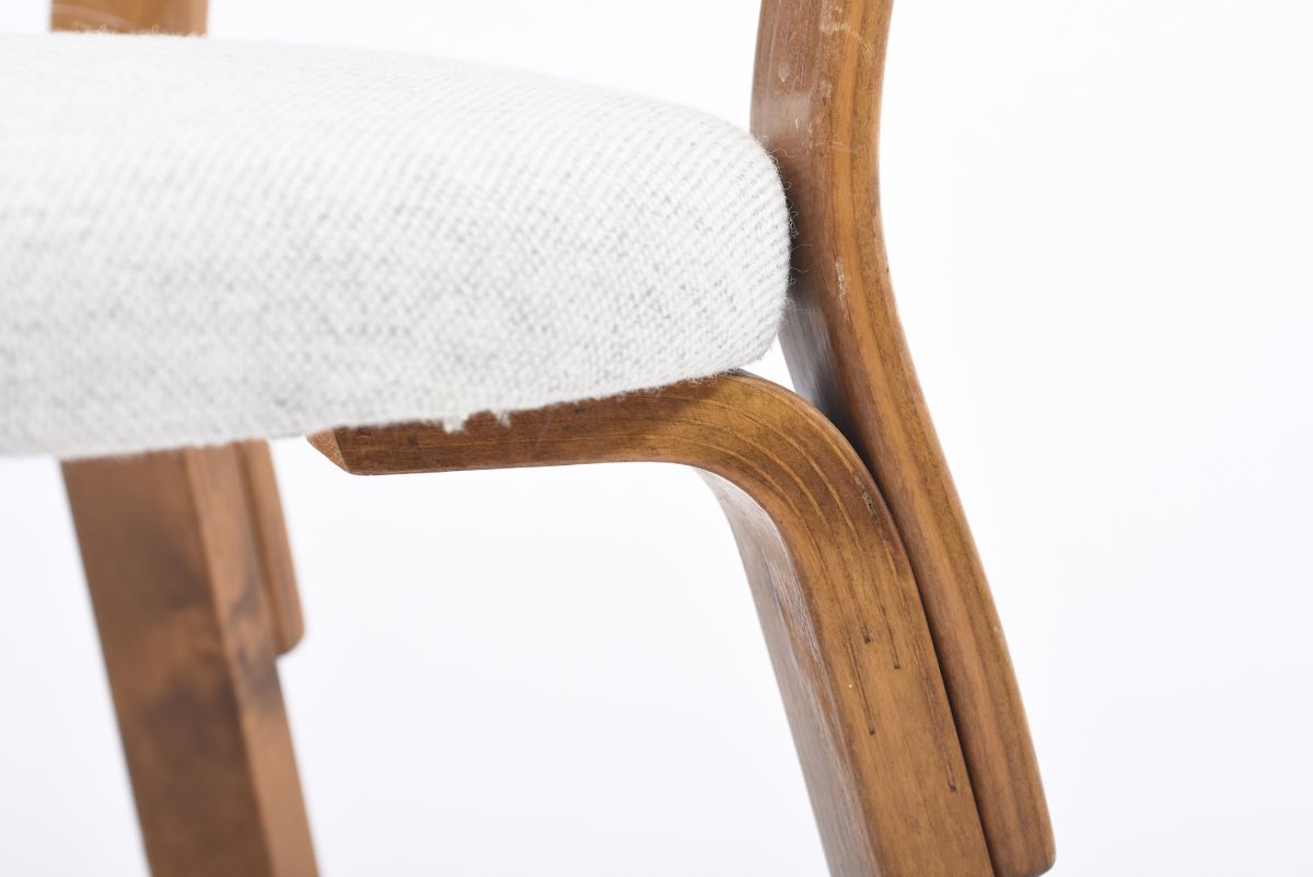 Aalto Alvar Chair 62 light gray 08