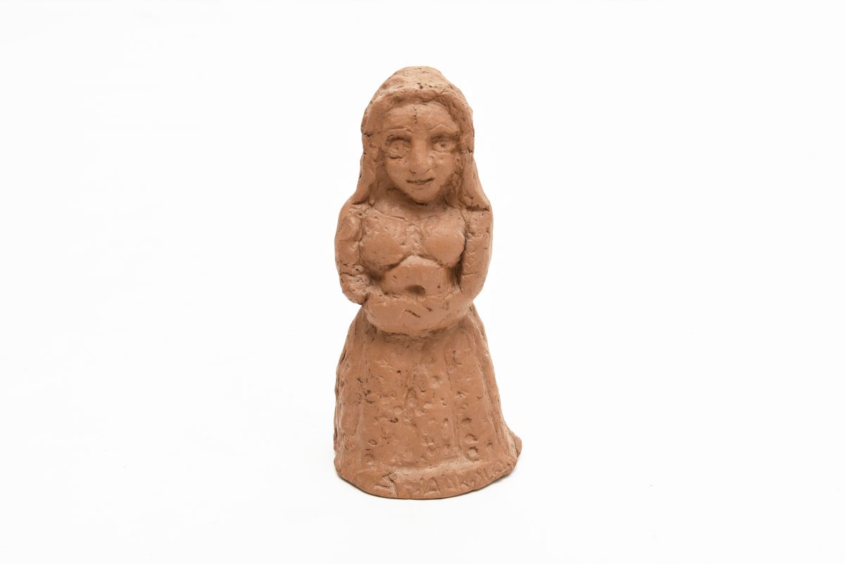 Aakala small sculpture girs
