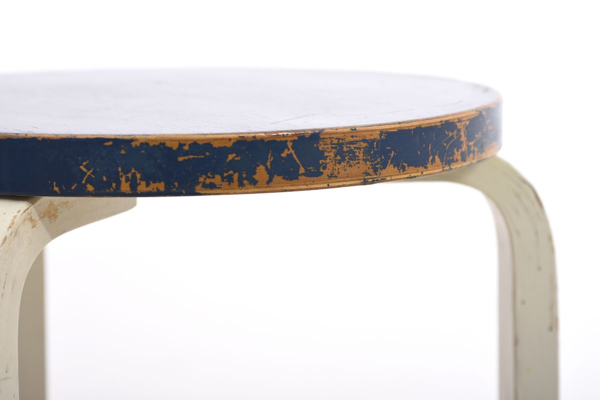 Aalto Alvar Stool 60 blue white 1940 04