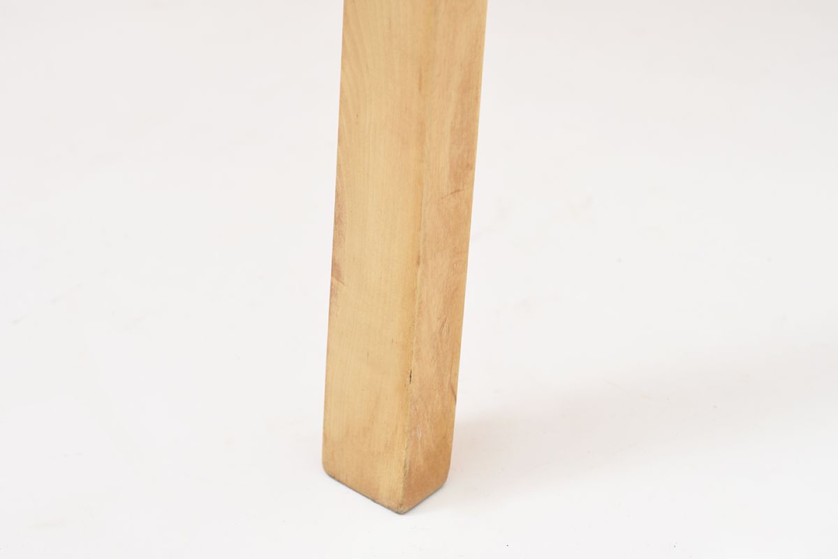 Aalto-Alvar-Hallway-Chair-Red-Birch_detail12