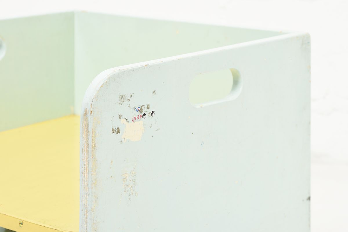 Anonymou-Turnable-Kids-Chair_detail2