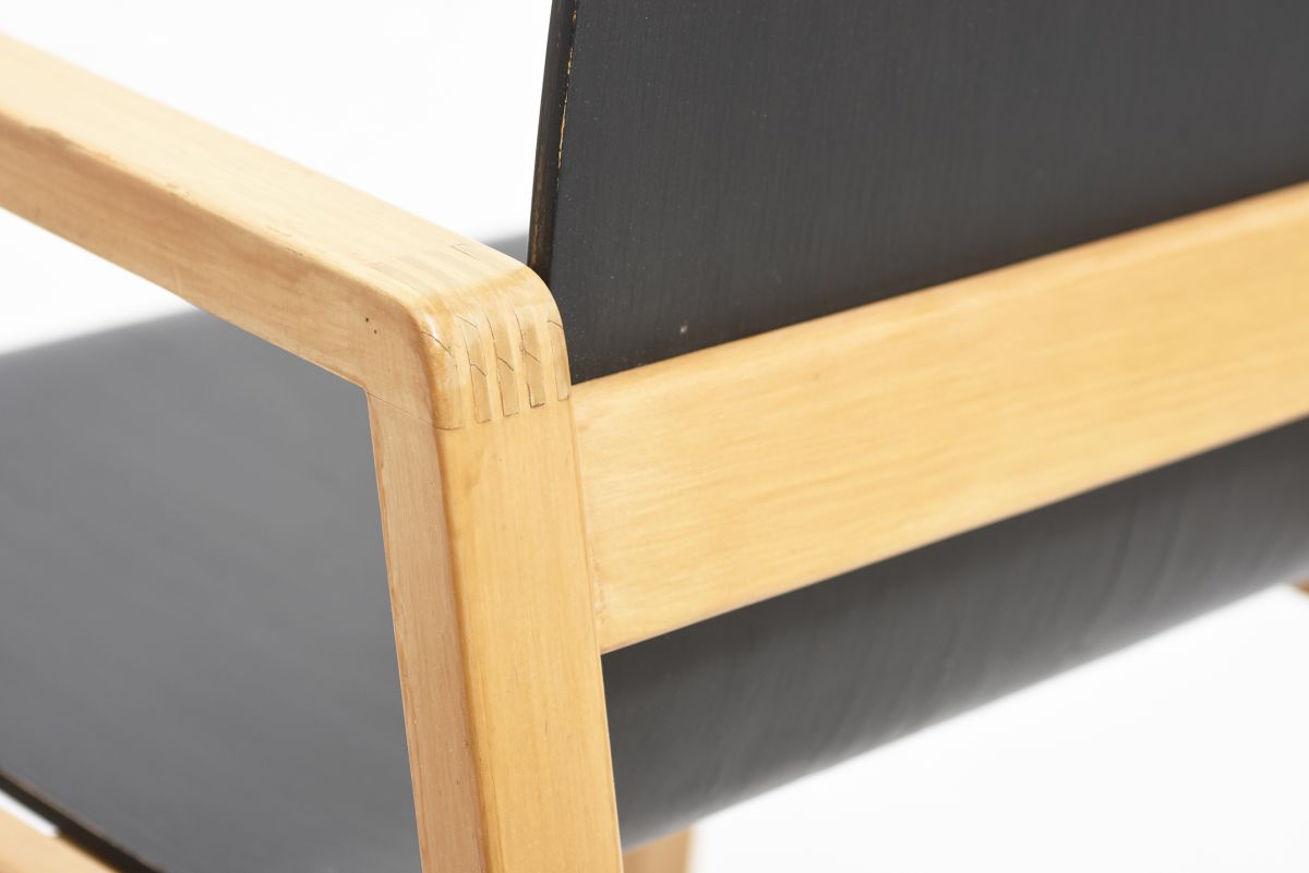 Aalto Alvar Hallway chair Birhc black 05