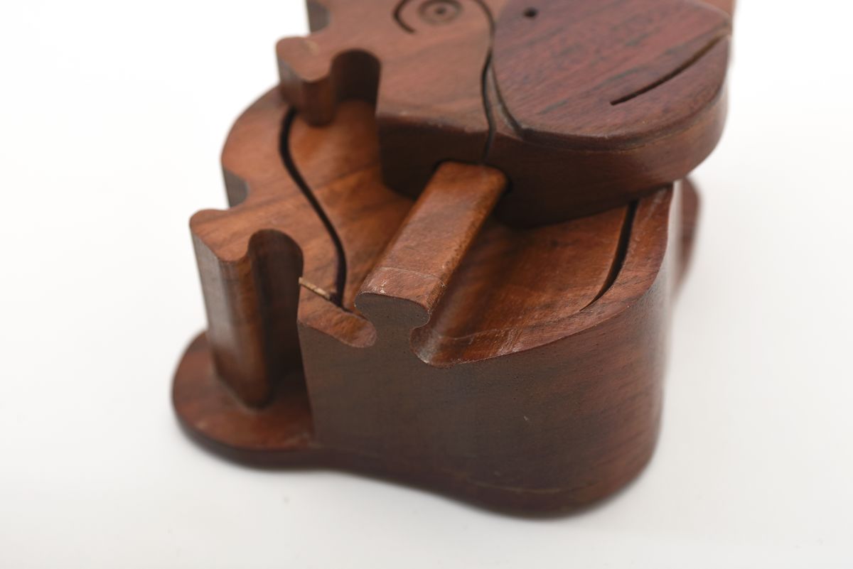 Anonymous puzzle monkey container 04