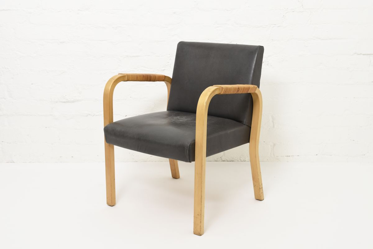 Aalto-Alvar-Armchar46-Gray-Leather