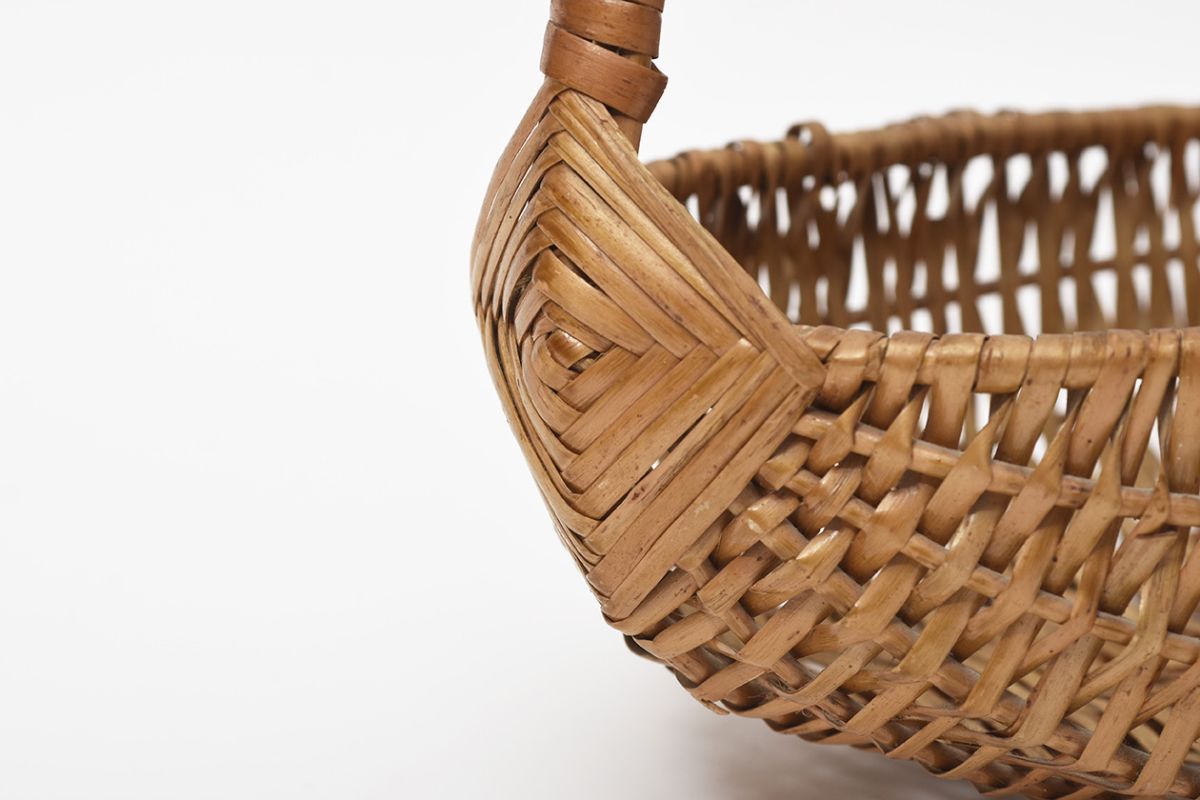 Oval Rattan Basket Handle details5
