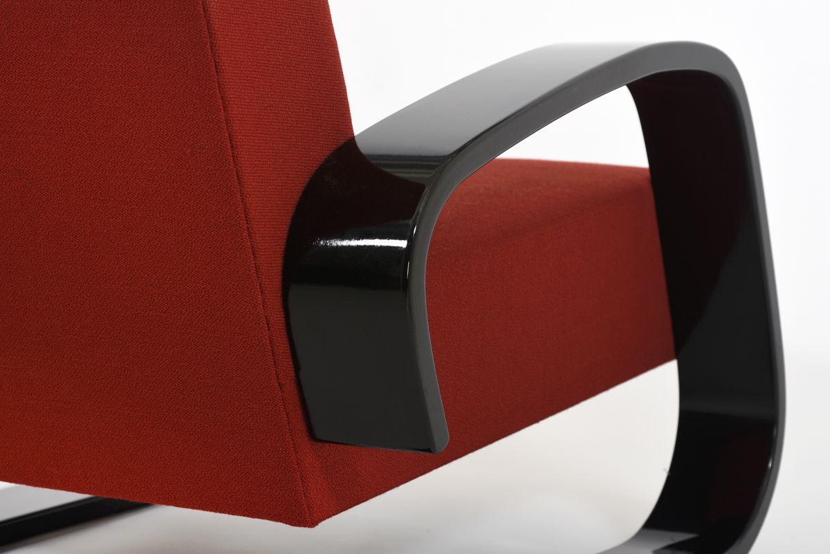 Aalto Alvar armchair 500 tamk red x black 05