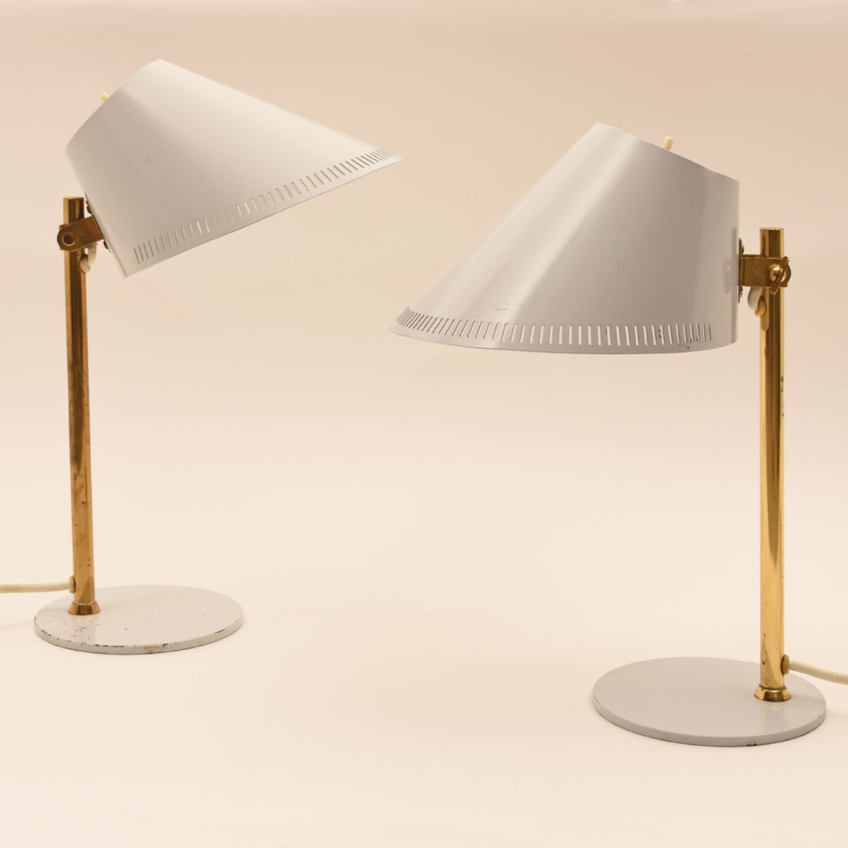 Paavo-Tynell_White-Table-Lamp