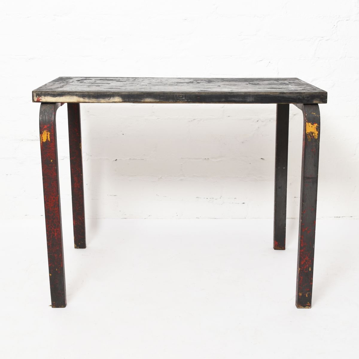 Aalto-Alvar-Patinated-Table-Black-Red
