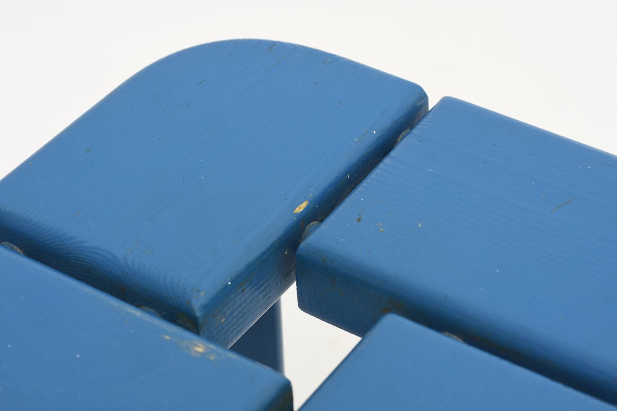 Wooden-Stool-Blue-Gray_detail1