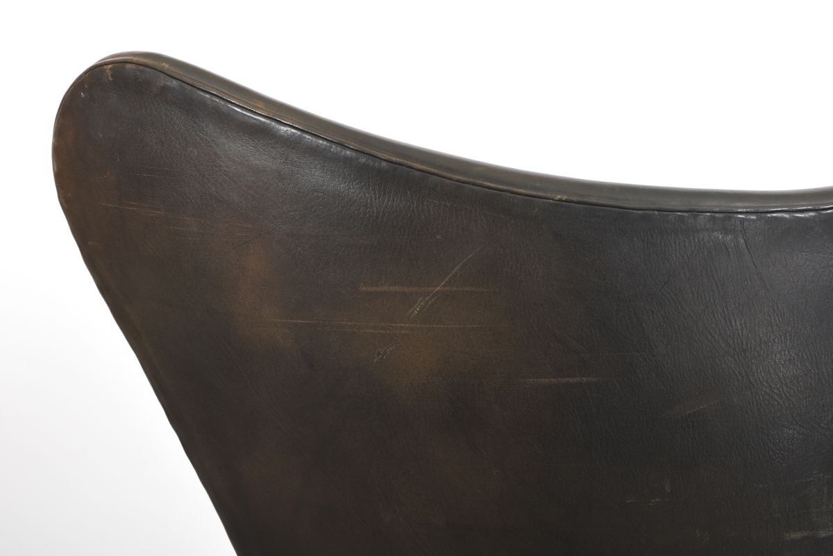 Jacobsen Arne Egg lounge chair leather 05