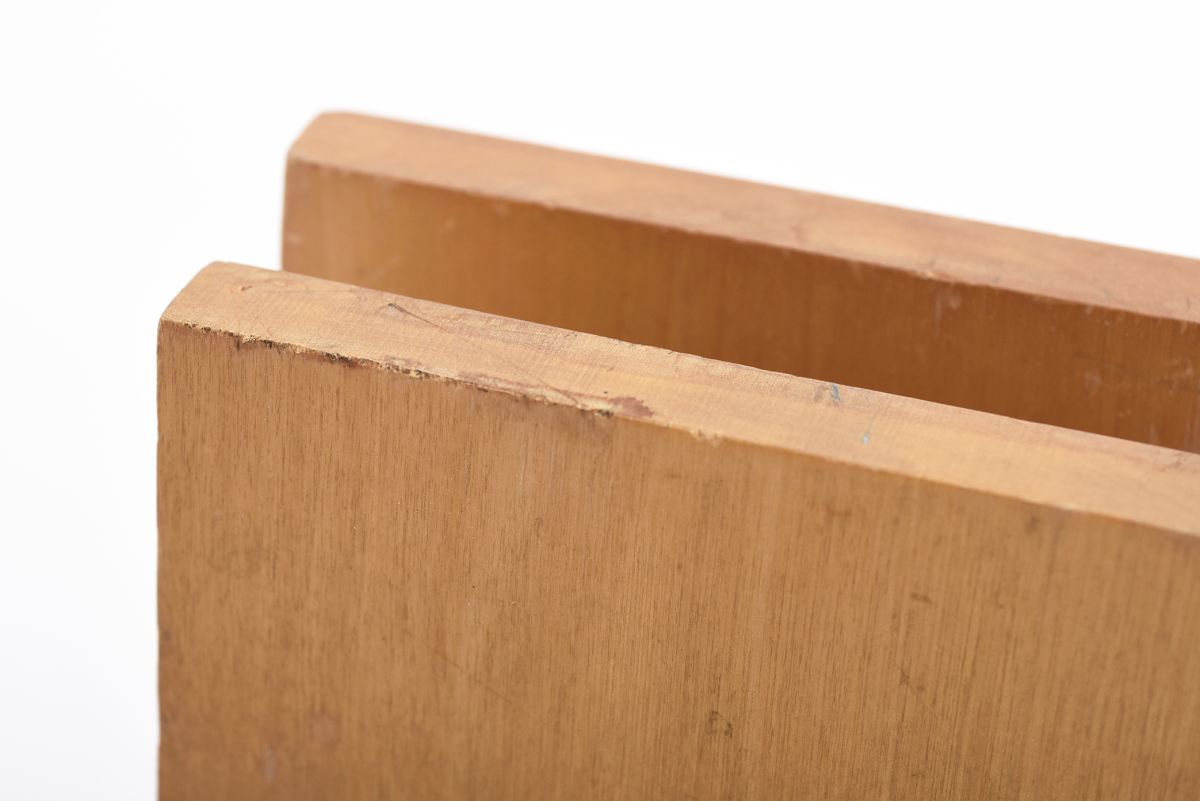 Anonymous wooden book keeper 01