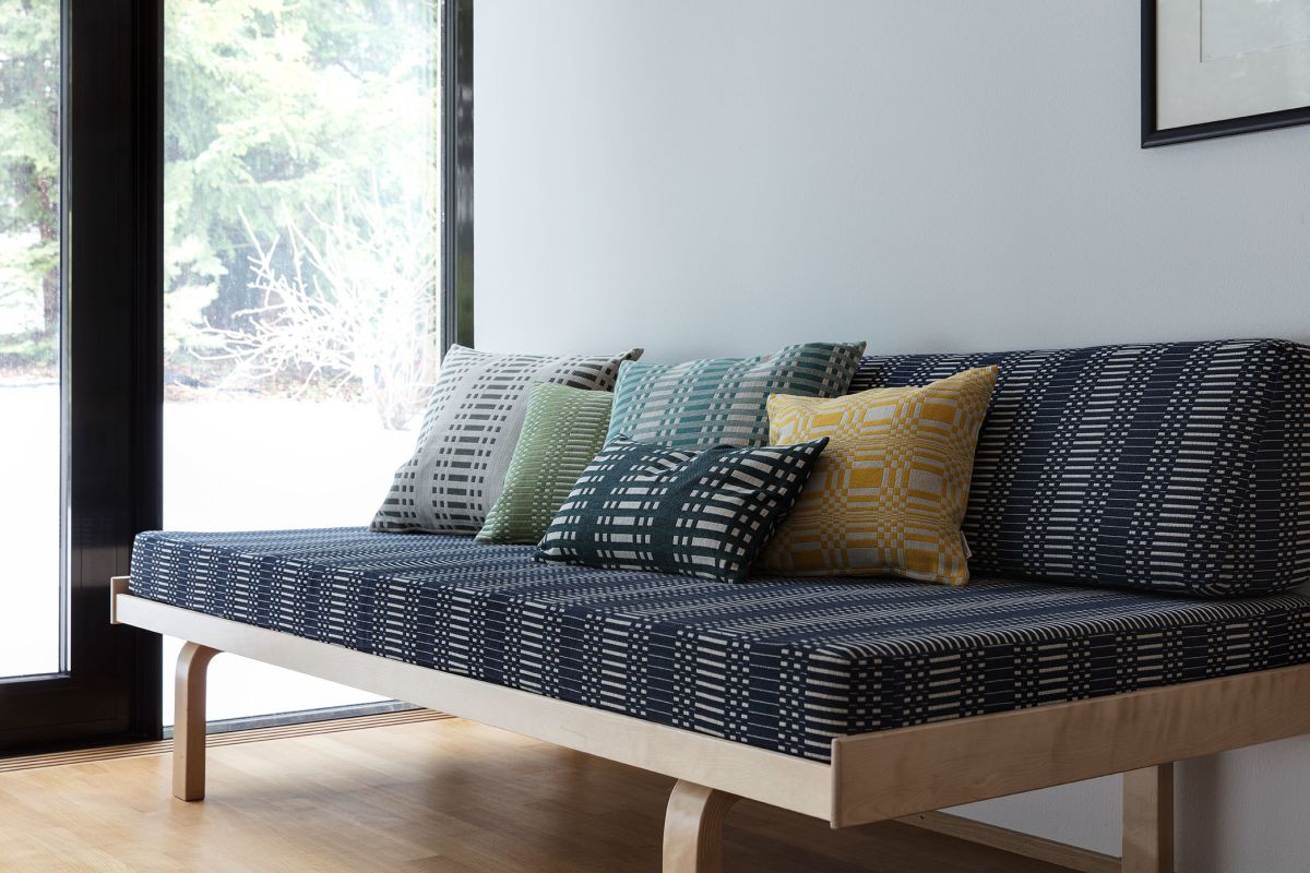 Johanna-Gullichsen-Daybed-Helios-Dark-blue-1_web