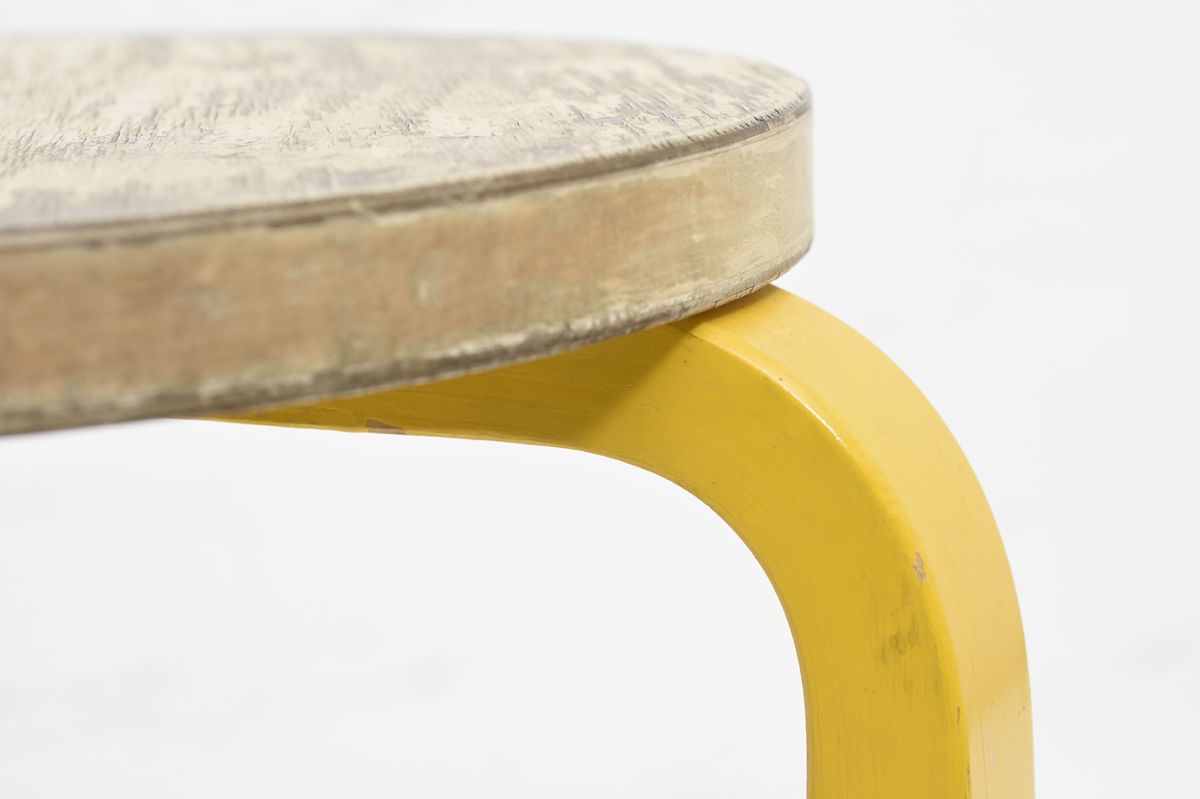 Aalto-Alvar-Stool60-Painted-Leg-Yellow_detail4