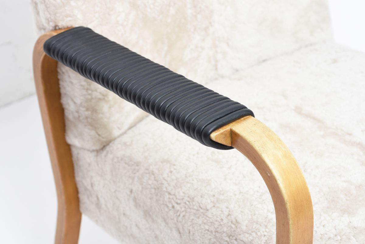 Aalto Alvar Armchair 47 sheepskin black armrest 04