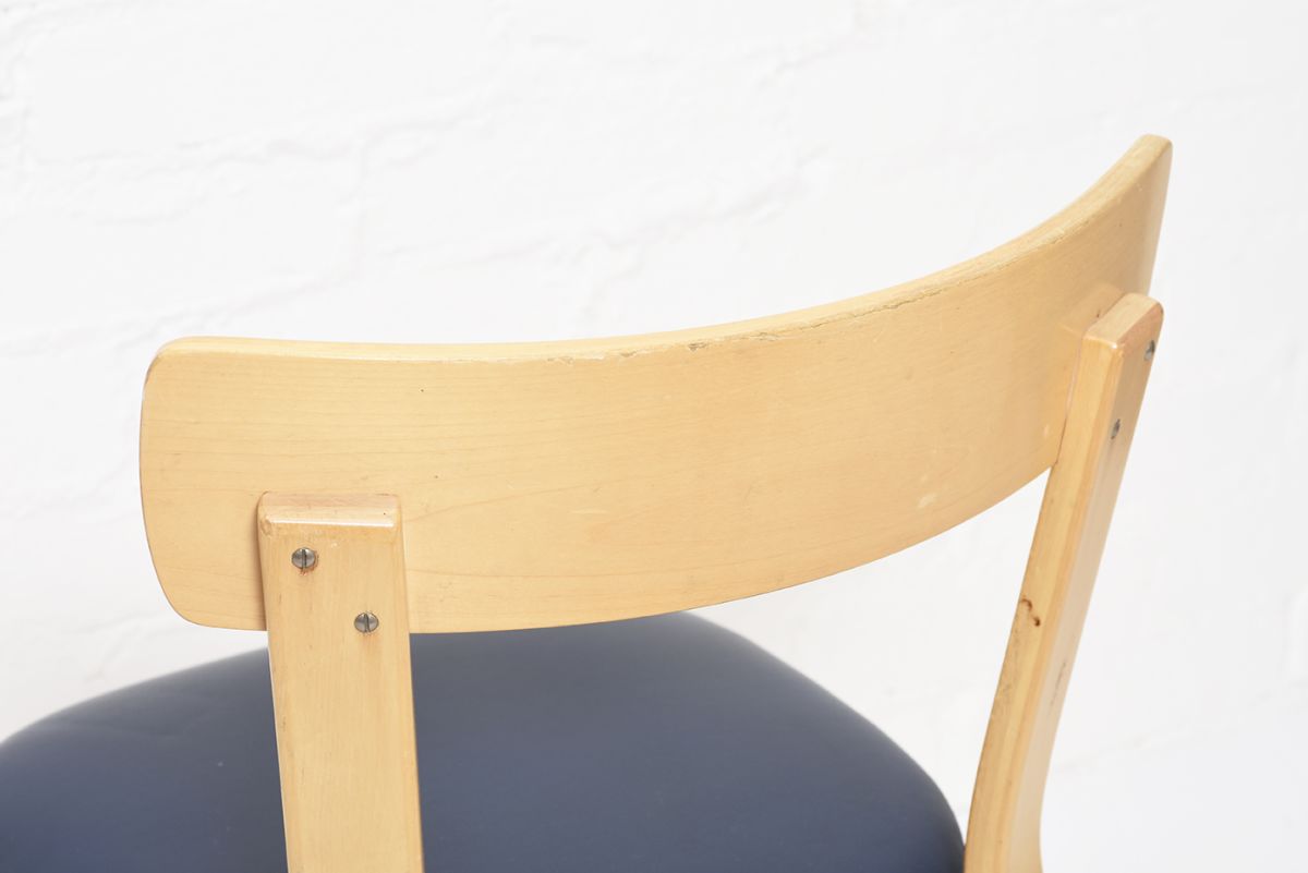 Aalto-Alvar-Chair69-Navy-Vinyl_detail3