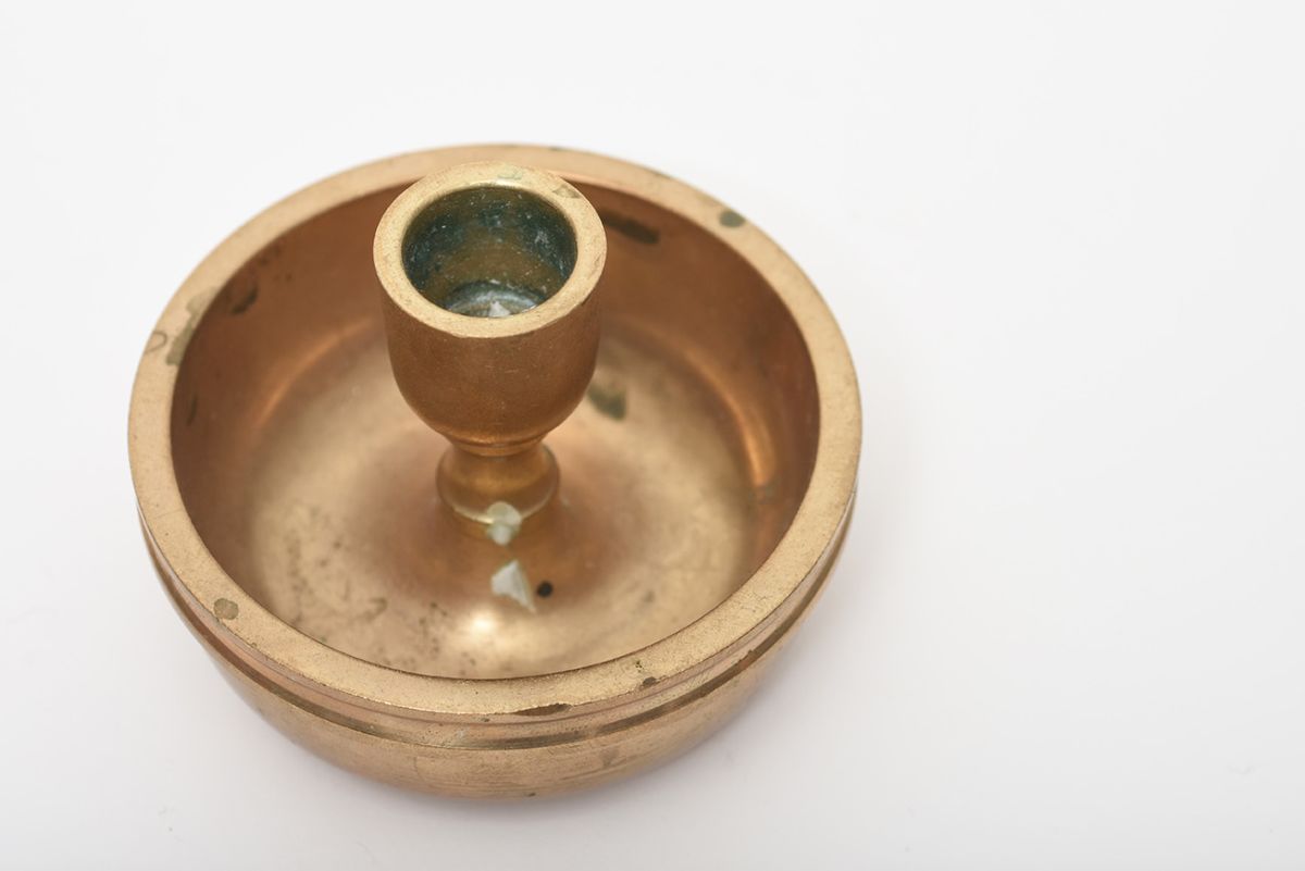 Bronze Candle Holder details1