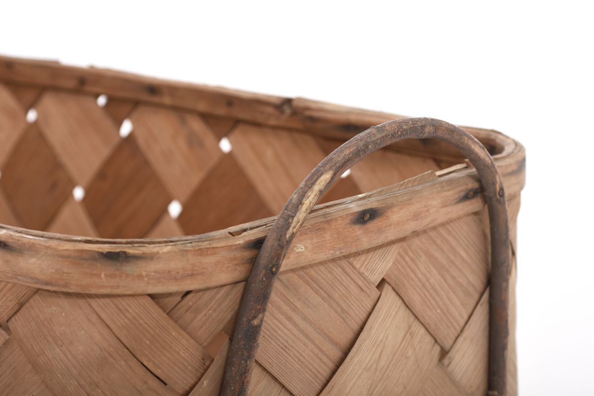 Anonymous Large finnish wooden basket 01