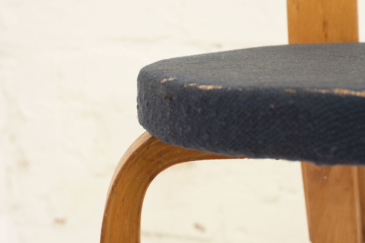 Aalto-Alvar-Chair65-Original-Dark-Blue_detail5