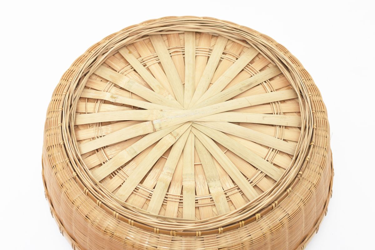 Anonymous Round Basket with Rid 05