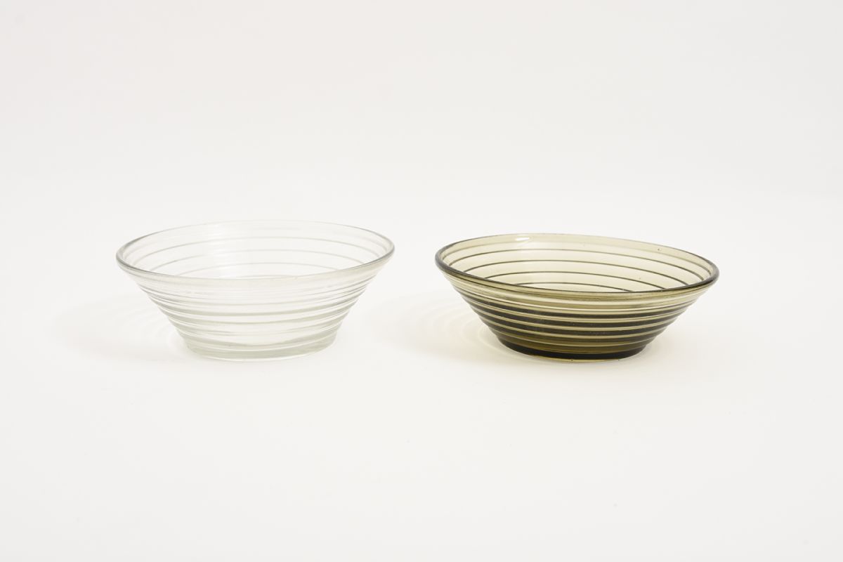 Aino-Aalto-Glass-From-Bölgeblick-Bowl-Gray-Clear-d16-15_side