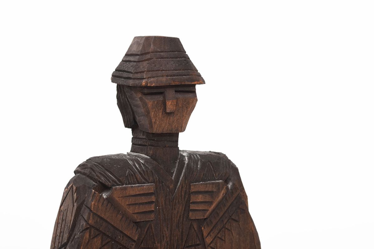 Folky Finnish Sculpture of a Man details3