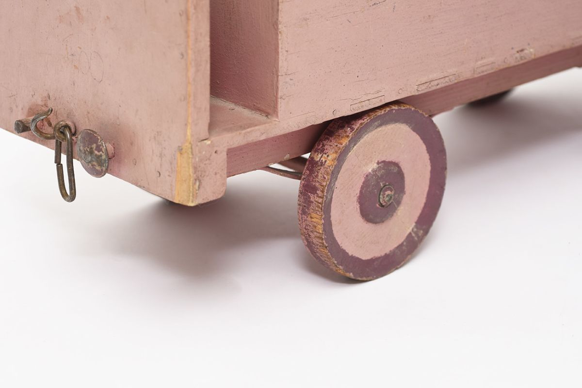 Finnish-Wooden-Train-details5