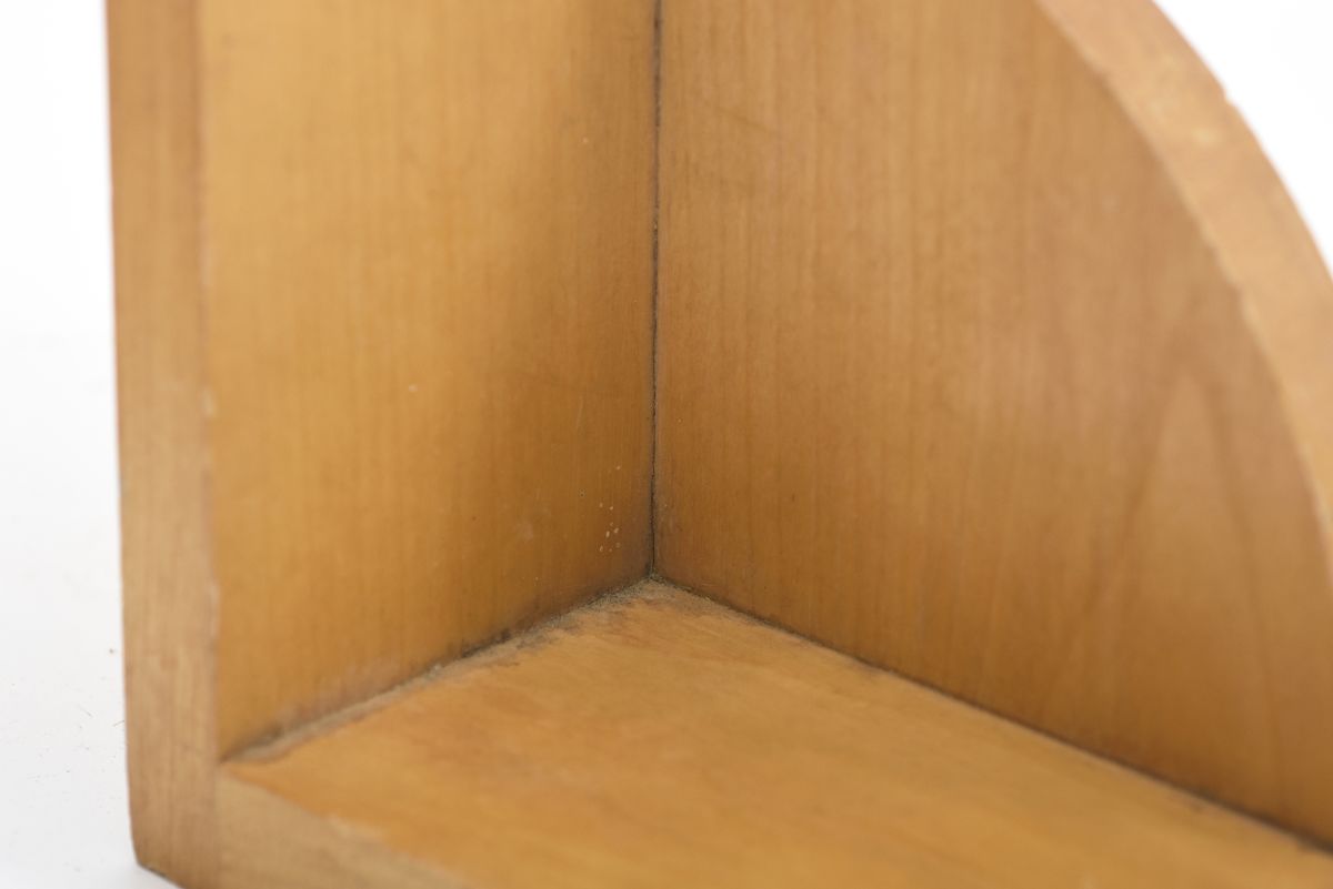 Anonymous wooden book keeper 02