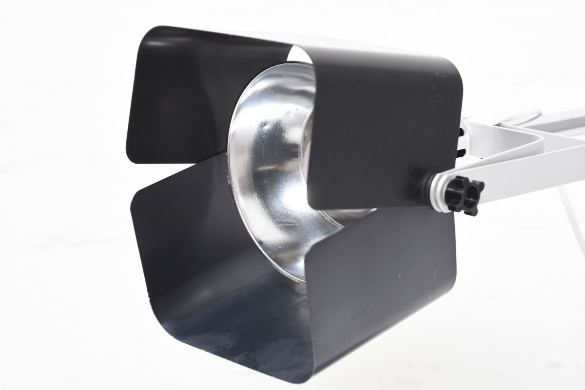 Kukkapuro Yrjö The 100 series table lamp 01