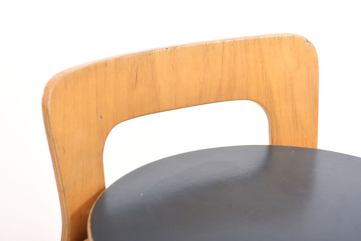 Aatlo Alvar Chair K65 dark blue linoleum 01