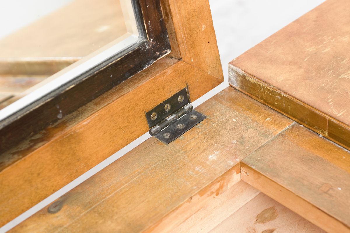 Anonymous-Vanity-Desk-with-Foldable-Mirror_detail13