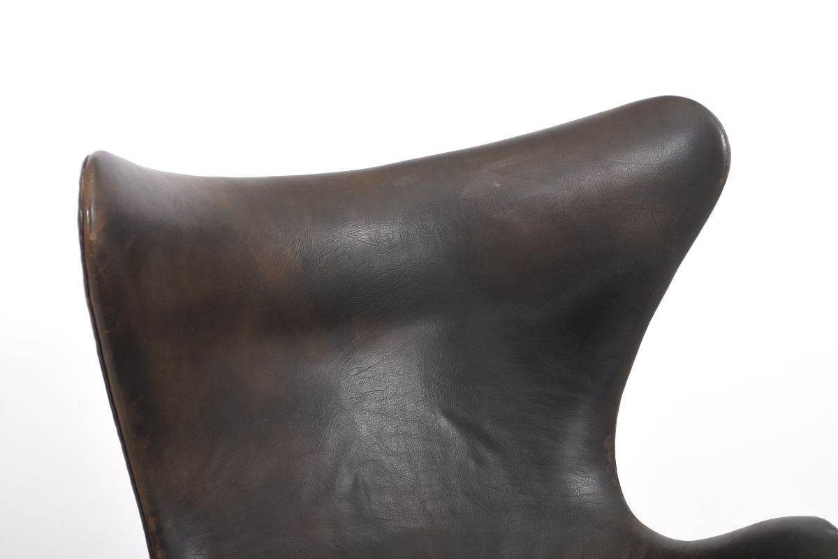 Jacobsen Arne Egg lounge chair leather 01