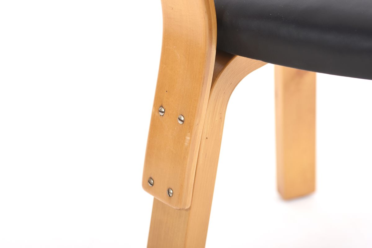 Aalto Alvar Chair 62 black leather 07